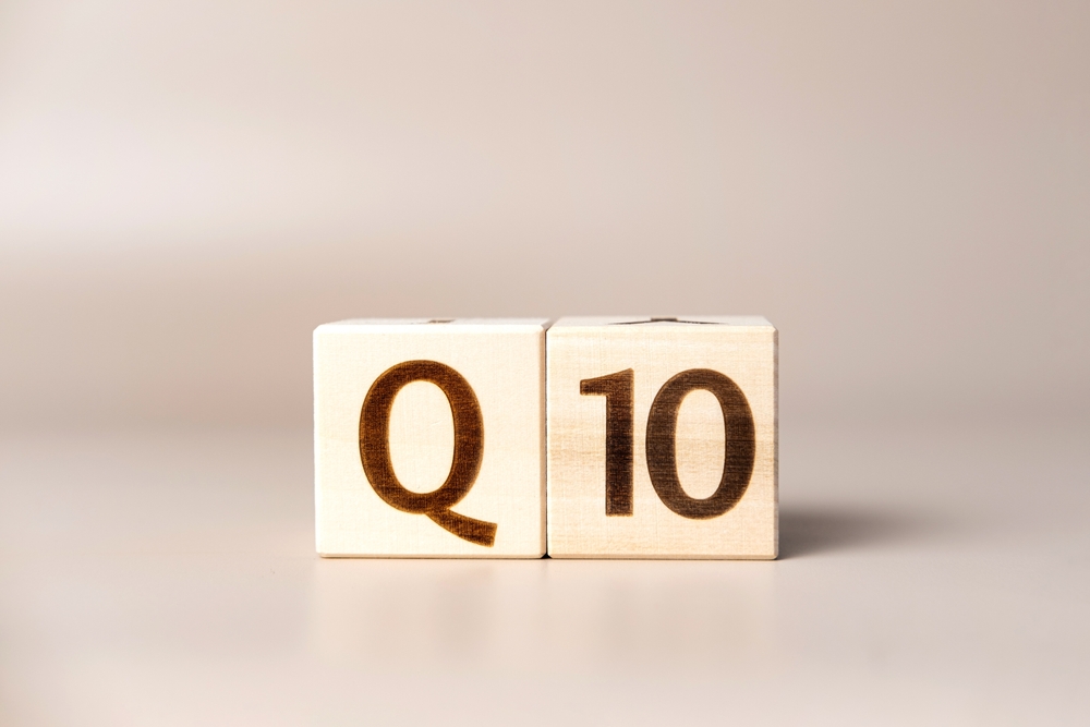 q10 on wooden blocks representing CoQ10 supplementation